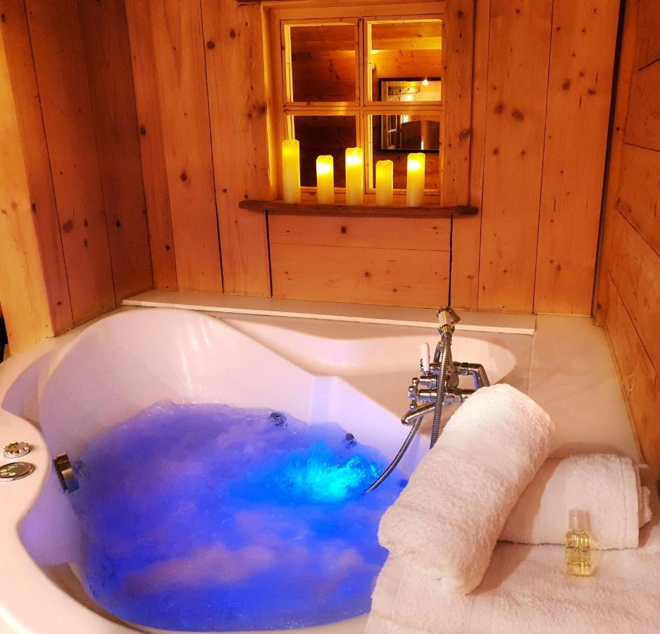 Le Cosy Lodge Departs Ski Alpe D'Huez 2 Alpes La Grave Et Col D'Ornon Detente Jacuzzi Piscine Sauna Bar Billard Le Bourg-dʼOisans Exterior foto